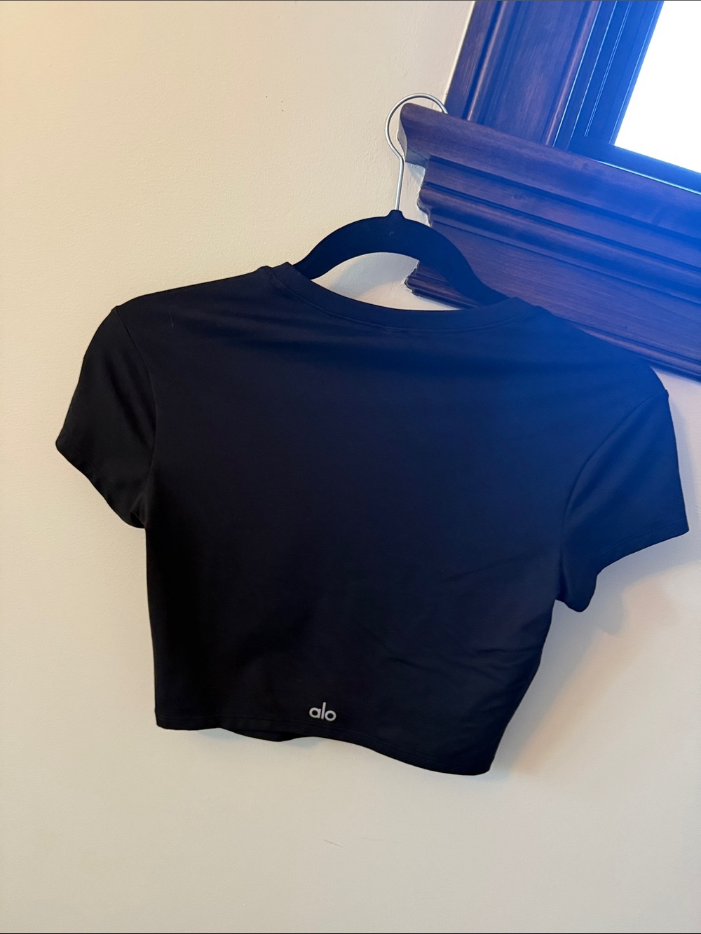 ALO Yoga Black Cropped Crew Tee - Picture 3 of 3